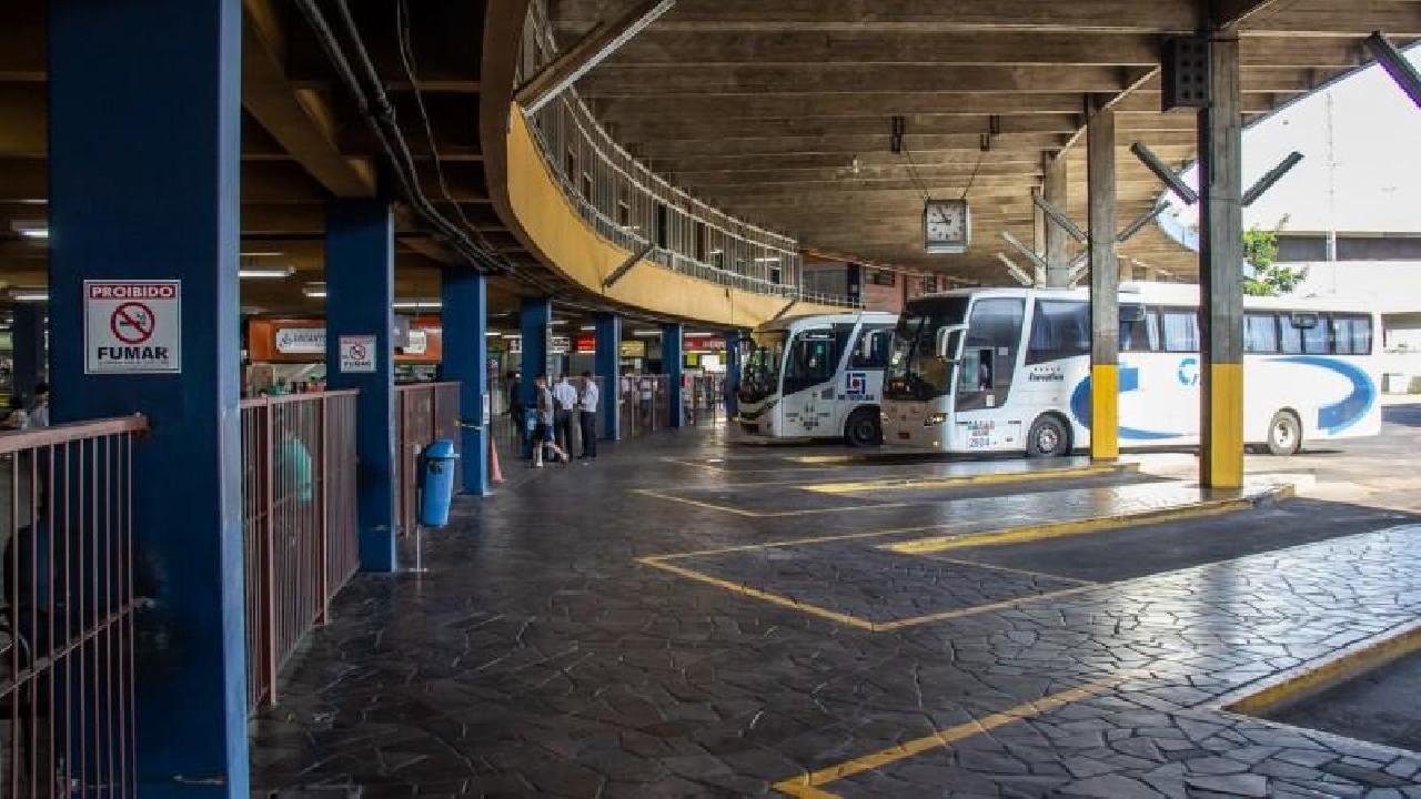 TRANSPORTE É SUSPENSO EM MAIS QUATRO MUNICÍPIOS BAIANOS TRANSPORTE É SUSPENSO EM MAIS QUATRO MUNICÍPIOS BAIANOS