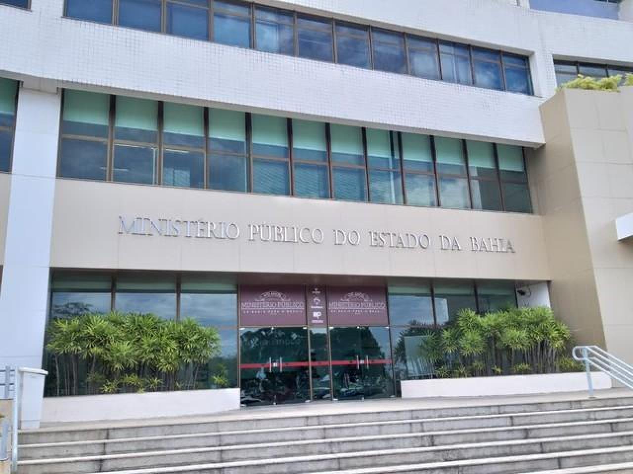 PROMOTOR DE JUSTIÇA DA BAHIA É AFASTADO DO CARGO POR SUSPEITA DE CORRUPÇÃO PROMOTOR DE JUSTIÇA DA BAHIA É AFASTADO DO CARGO POR SUSPEITA DE CORRUPÇÃO