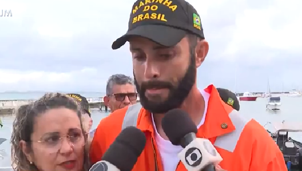 BALEIA BATEU EM VELEIRO QUE NAUFRAGOU NA COSTA DE ILHÉUS 