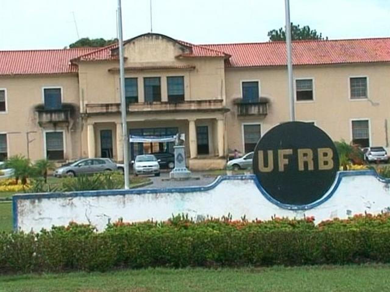 UFRB ABRE PROCESSO SELETIVO PARA PROFESSORES; SALÁRIOS CHEGAM A R$ 5.786 UFRB ABRE PROCESSO SELETIVO PARA PROFESSORES; SALÁRIOS CHEGAM A R$ 5.786