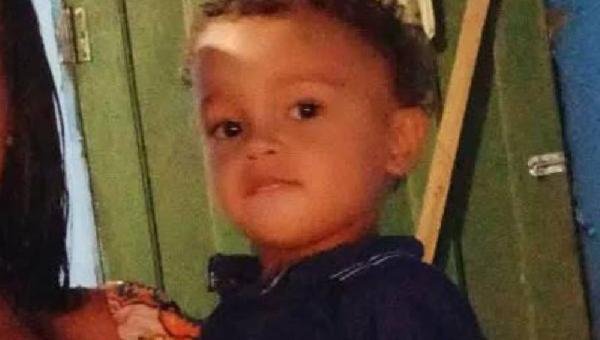 MENINO DE DOIS ANOS MORRE APÓS CAIR DE MOTO EM ITANHÉM