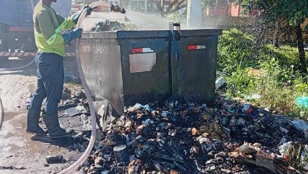 CONTÊINER DE LIXO É INCENDIADO EM ATO DE VANDALISMO EM ILHÉUS