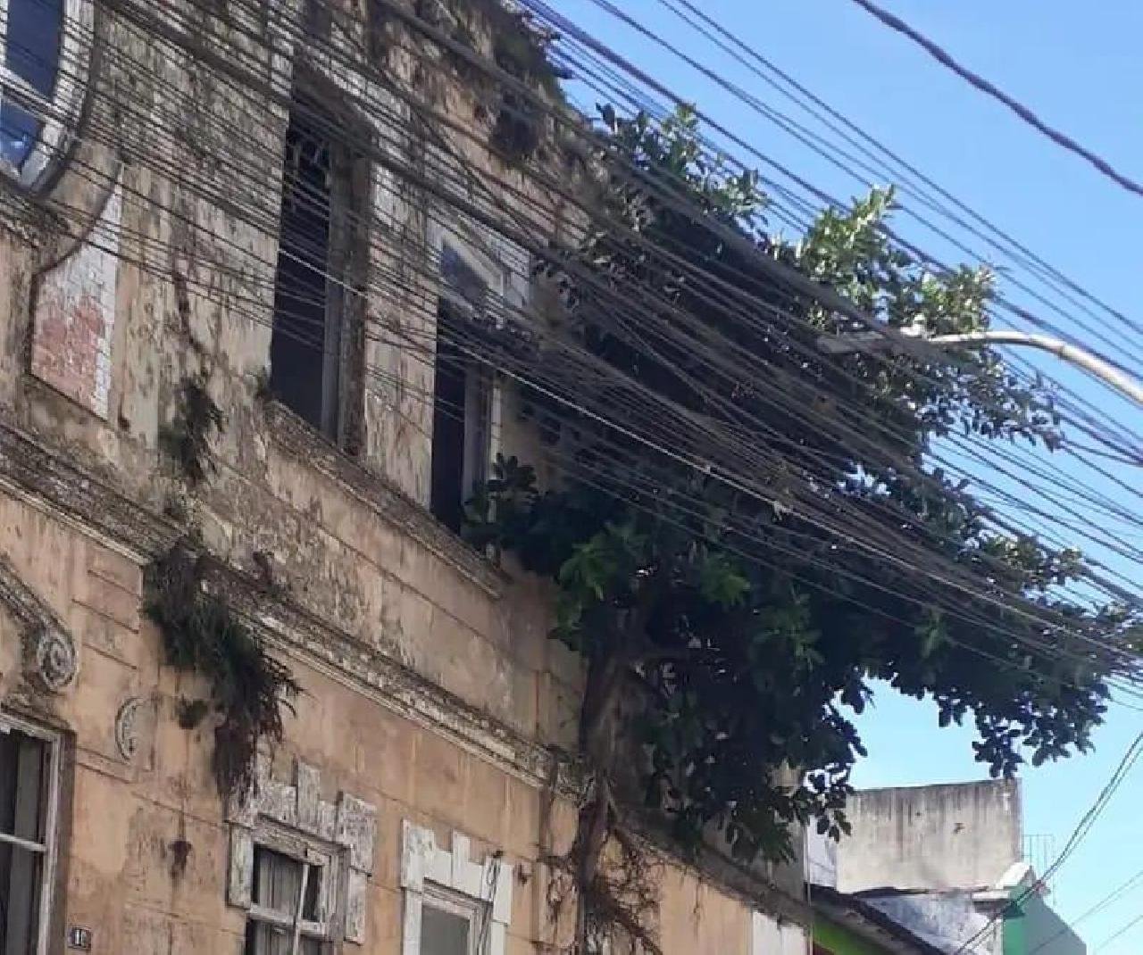 PALACETE CORONEL AURELIANO BRANDÃO PINTO: ENTRE O ABANDONO E A BUROCRACIA
