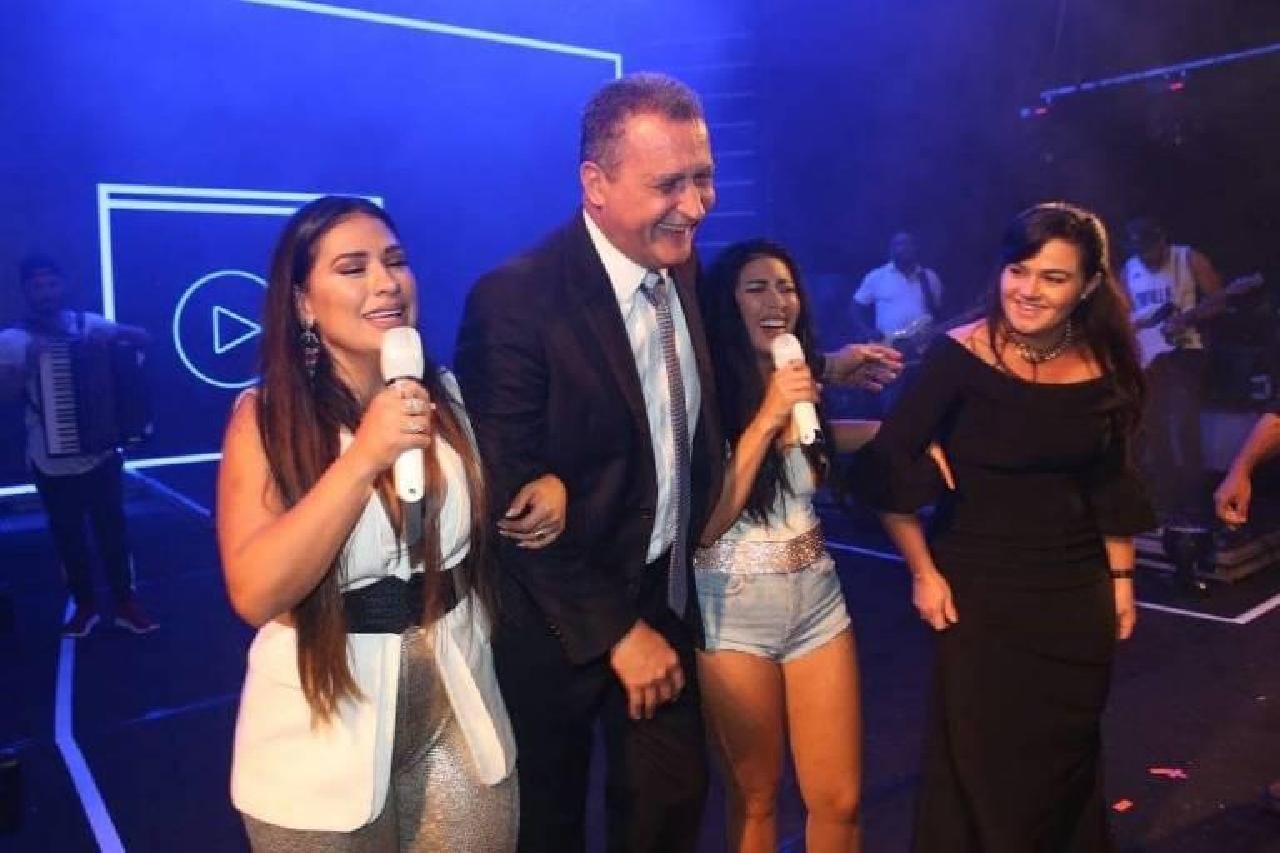IVETE SANGALO E SIMONE E SIMARIA, CUSTARAM R$ 600 MIL NA INAUGURAÇÃO DO TEATRO EM ITABUNA IVETE SANGALO E SIMONE E SIMARIA, CUSTARAM R$ 600 MIL NA INAUGURAÇÃO DO TEATRO EM ITABUNA