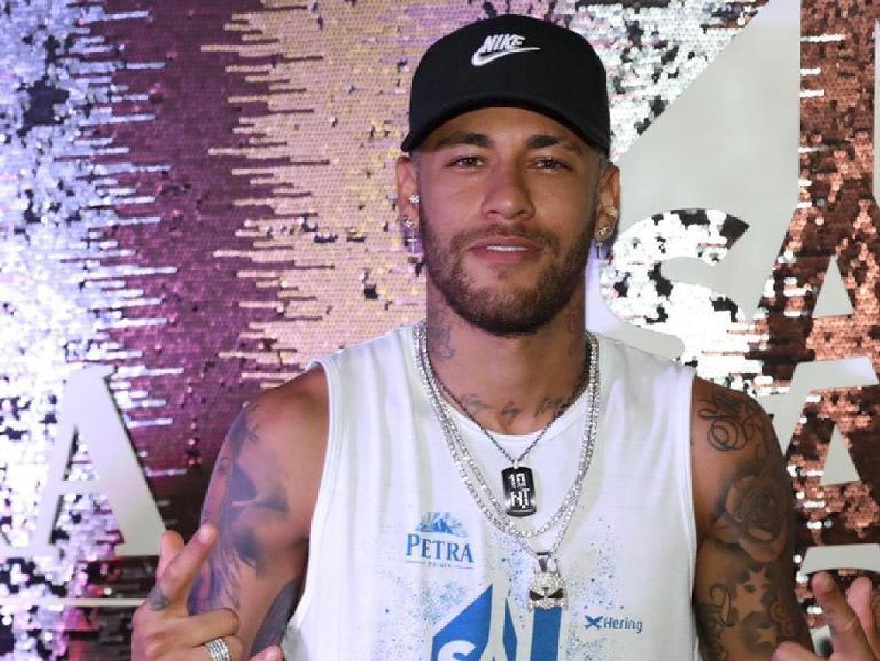 VÍDEO: BEM HUMORADO, NEYMAR ANUNCIA QUE FICARÁ DE FORA DO CARNAVAL 2020