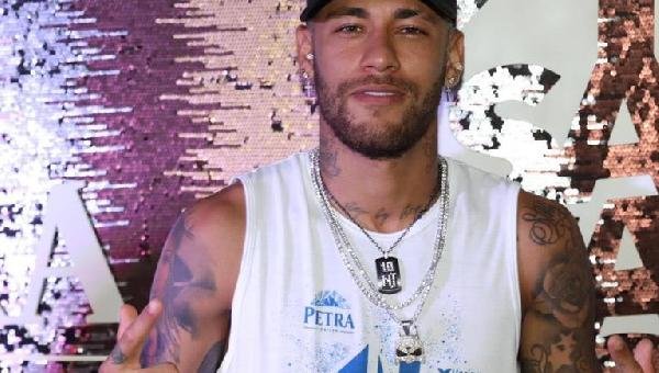 VÍDEO: BEM HUMORADO, NEYMAR ANUNCIA QUE FICARÁ DE FORA DO CARNAVAL 2020