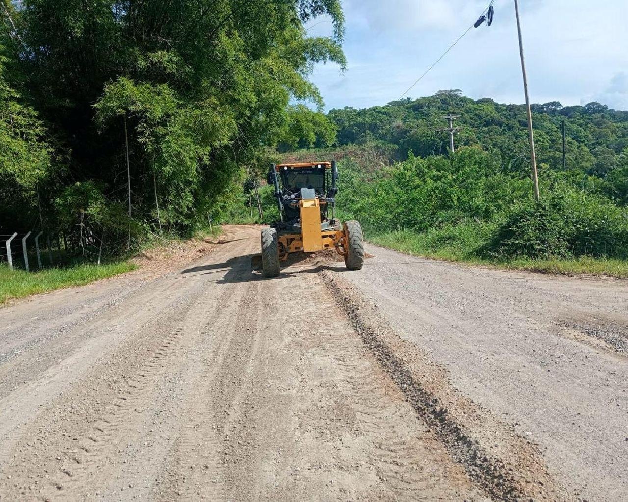 LIMPEZA E REVITALIZAÇÃO NAS ESTRADA DOS DISTRITOS DE ILHÉUS SÃO INTESIFICADAS LIMPEZA E REVITALIZAÇÃO NAS ESTRADA DOS DISTRITOS DE ILHÉUS SÃO INTESIFICADAS
