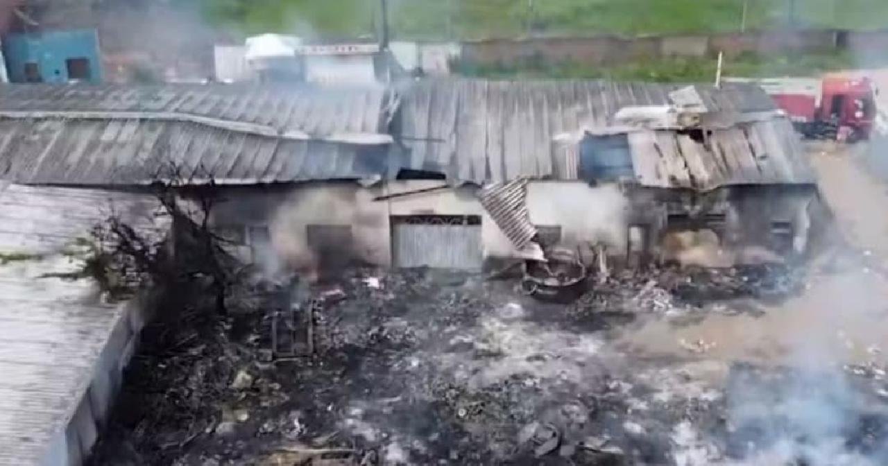 INCÊNDIO ATINGE GALPÃO DA ASSOCIAÇÃO DOS CATADORES EM ITABUNA INCÊNDIO ATINGE GALPÃO DA ASSOCIAÇÃO DOS CATADORES EM ITABUNA