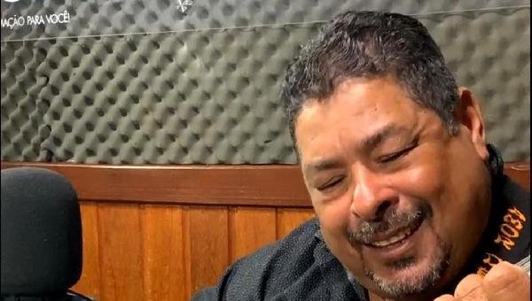 “SÃO 27 CANÇÕES”, DIZ KEKETA SOBRE O REPERTÓRIO NO TRIBUTO A EMÍLIO SANTIAGO EM ILHÉUS