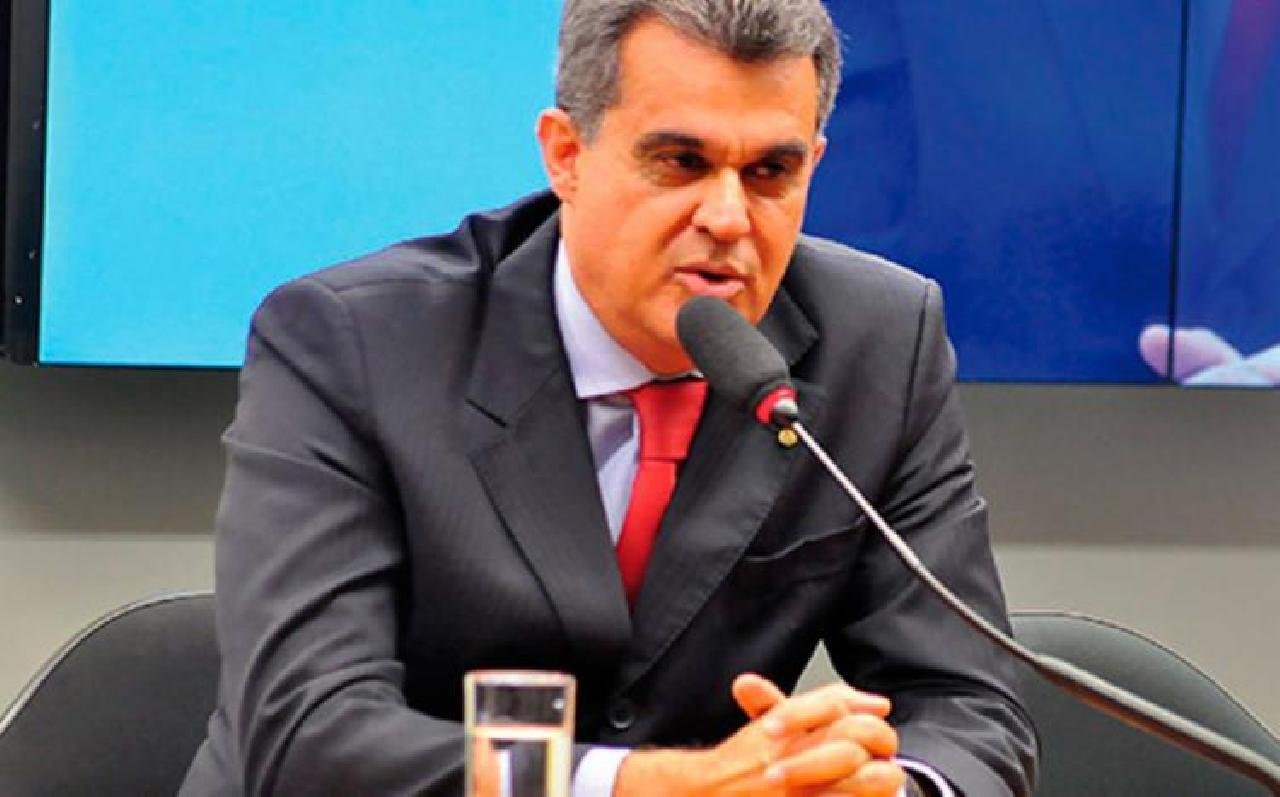 DEPUTADO BAIANO É UM DOS INVESTIGADOS POR USO IRREGULAR DE VERBA PARLAMENTAR DEPUTADO BAIANO É UM DOS INVESTIGADOS POR USO IRREGULAR DE VERBA PARLAMENTAR