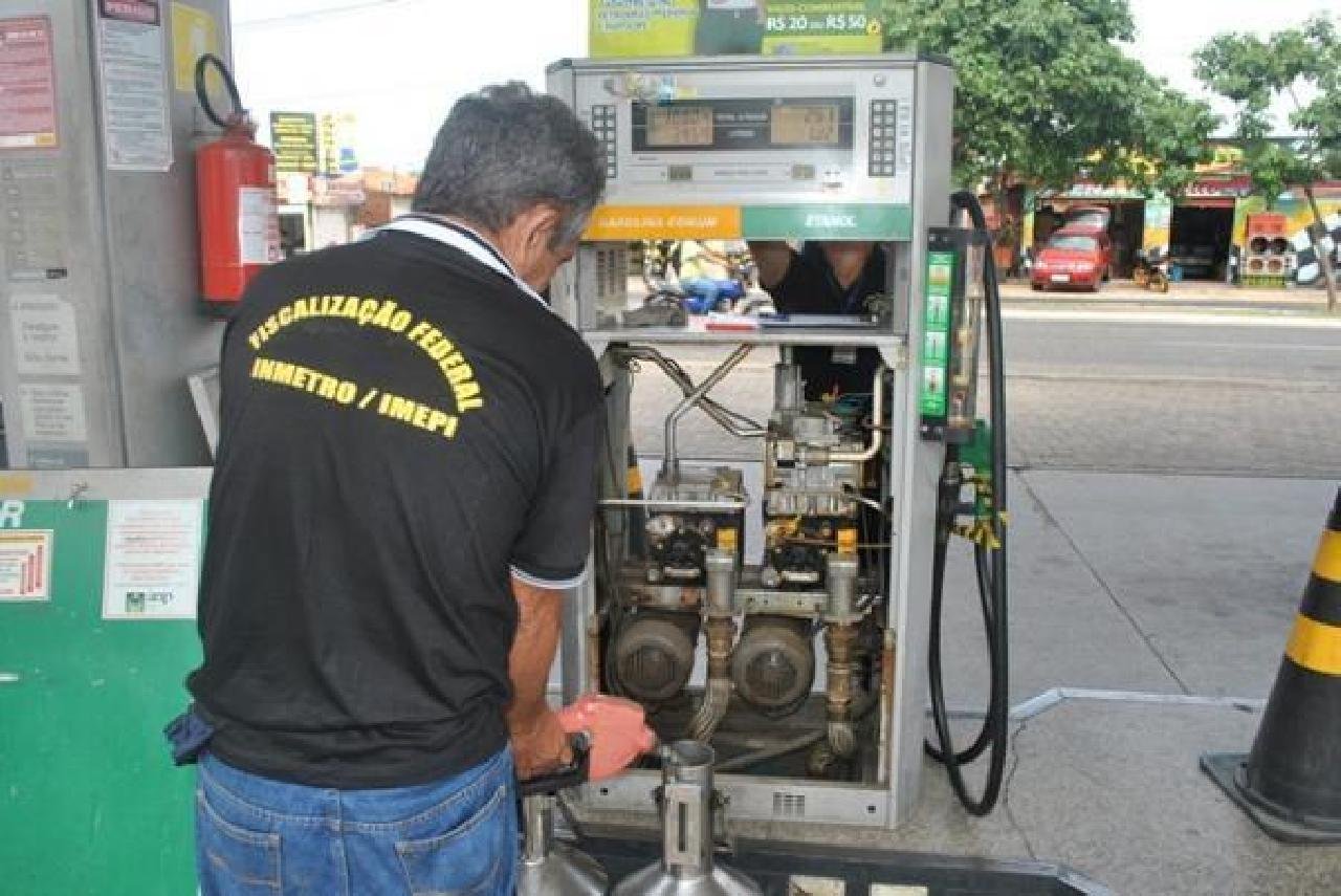 OPERAÇÃO ENCONTRA IRREGULARIDADES EM POSTOS DE COMBUSTÍVEIS OPERAÇÃO ENCONTRA IRREGULARIDADES EM POSTOS DE COMBUSTÍVEIS