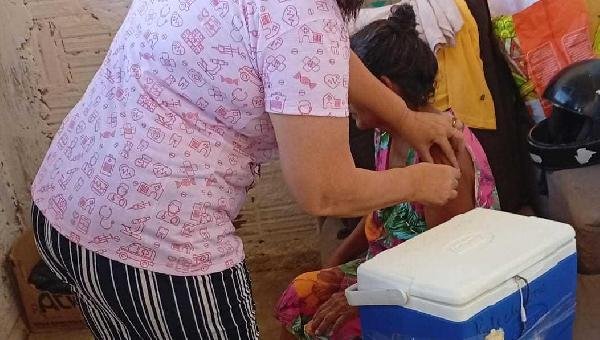 VACINAÇÃO DOMICILIAR É AMPLIADA EM ILHÉUS PARA PACIENTES ACAMADOS E CUIDADORES