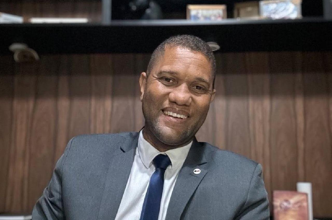 ADVOGADO JEREMIAS SANTOS ALERTA PARA GOLPE COM USO DE SUA FOTO EM NÚMERO DE WHATSAPP