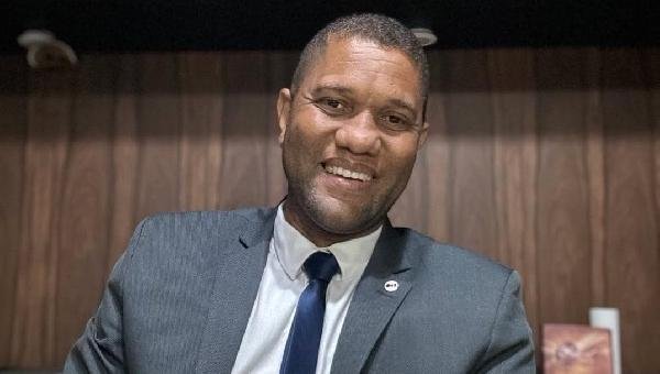 ADVOGADO JEREMIAS SANTOS ALERTA PARA GOLPE COM USO DE SUA FOTO EM NÚMERO DE WHATSAPP