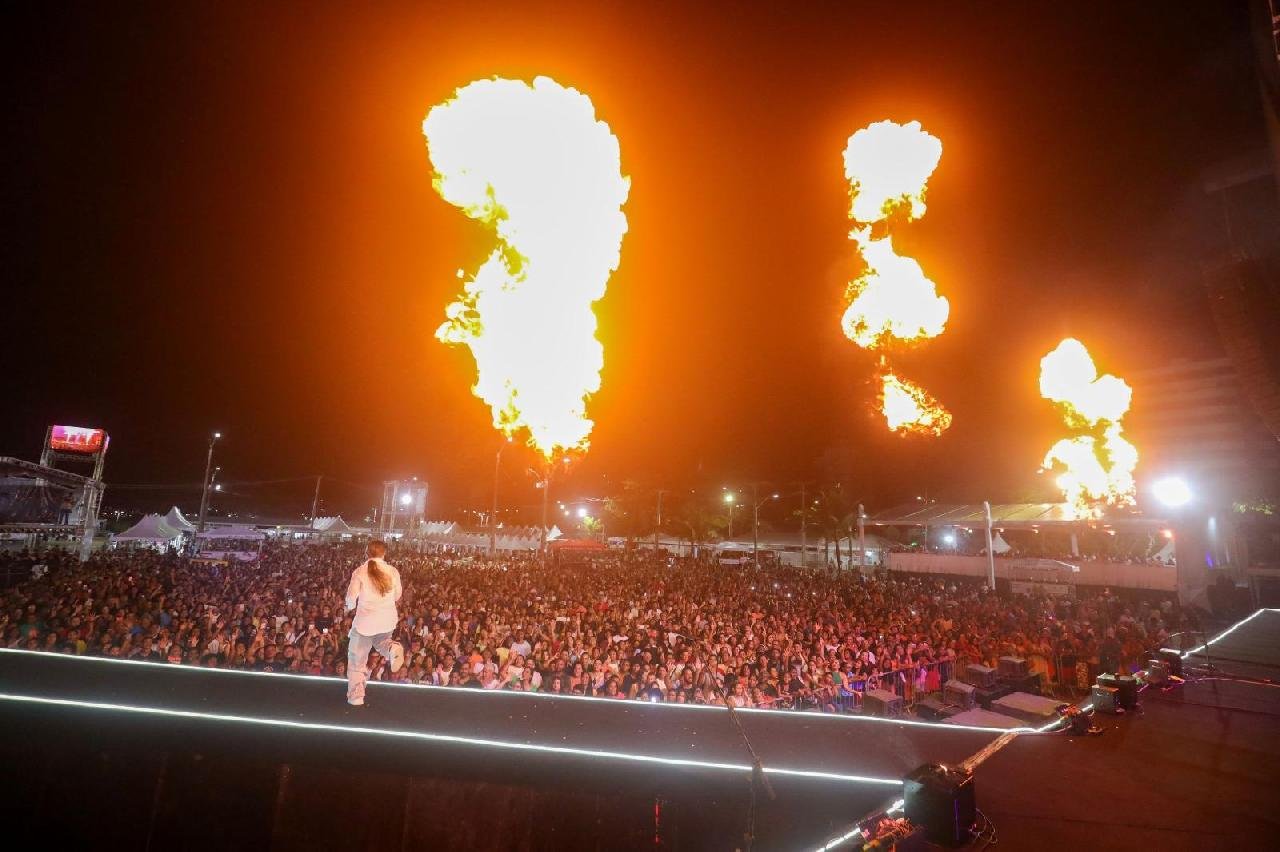 ILHÉUS ABENÇOADA ABRE A VIRADA ILHÉUS 2026 COM NOITE MARCADA POR FÉ, ORGANIZAÇÃO E TRANQUILIDADE