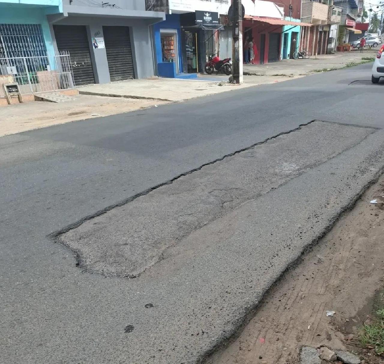 MORADORES DENUNCIAM FALHAS EM OBRAS DE VALAS PARA POSSÍVEL REDE DE GÁS ENTRE BARRA DO ITAÍPE, AV. ACM E AV. SEVERINO VIEIRA, ZONA NORTE DE ILHÉUS