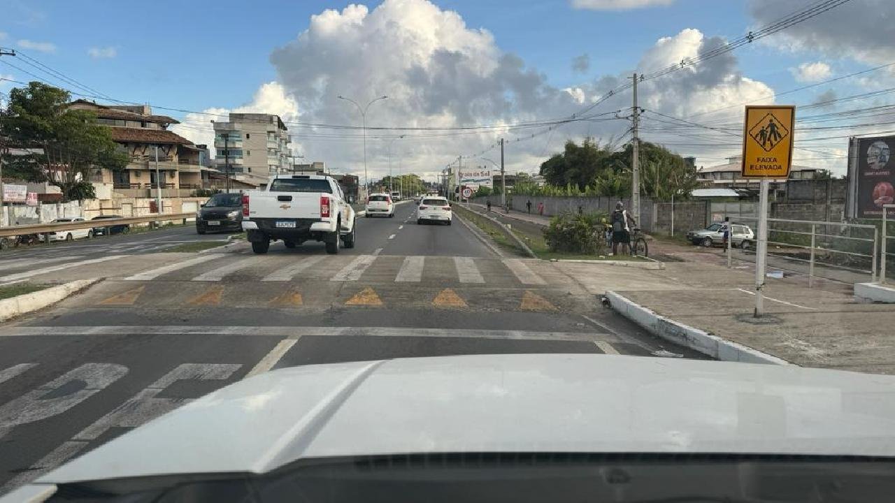 MORADORES RECLAMAM DE FAIXAS DE PEDESTRES APAGADAS EM ILHÉUS MORADORES RECLAMAM DE FAIXAS DE PEDESTRES APAGADAS EM ILHÉUS