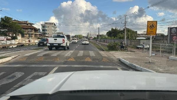 MORADORES RECLAMAM DE FAIXAS DE PEDESTRES APAGADAS EM ILHÉUS