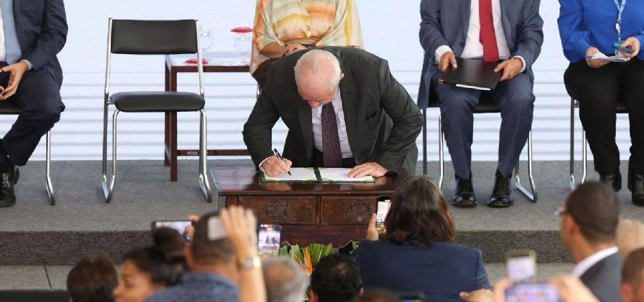 LULA ASSINA MEDIDA PROVISÓRIA QUE RECRIA BOLSA FAMÍLIA E CADÚNICO; VEJA NOVIDADES NO PROGRAMA LULA ASSINA MEDIDA PROVISÓRIA QUE RECRIA BOLSA FAMÍLIA E CADÚNICO; VEJA NOVIDADES NO PROGRAMA