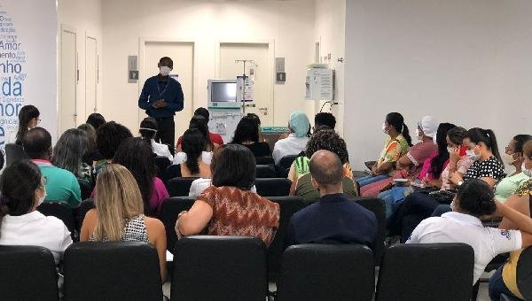 TREINAMENTO ORIENTA SOBRE MANUSEIO DA MÁQUINA DE HEMODIÁLISE NO HOSPITAL REGIONAL COSTA DO CACAU