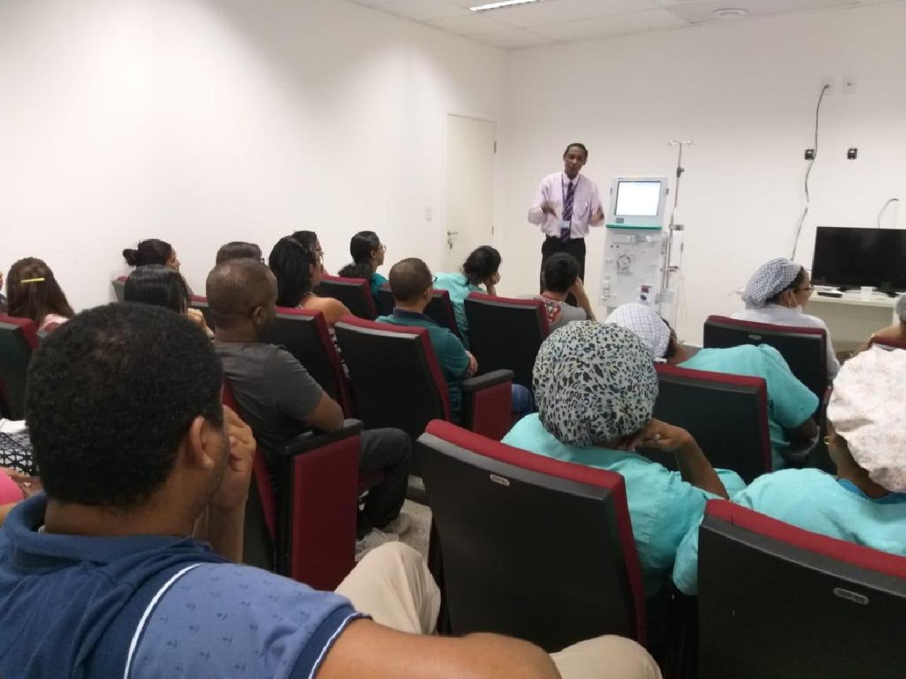 TREINAMENTO EM HEMODIÁLISE E ATENDIMENTO HUMANIZADO CAPACITA PROFISSIONAIS DO HOSPITAL REGIONAL COSTA DO CACAU TREINAMENTO EM HEMODIÁLISE E ATENDIMENTO HUMANIZADO CAPACITA PROFISSIONAIS DO HOSPITAL REGIONAL COSTA DO CACAU