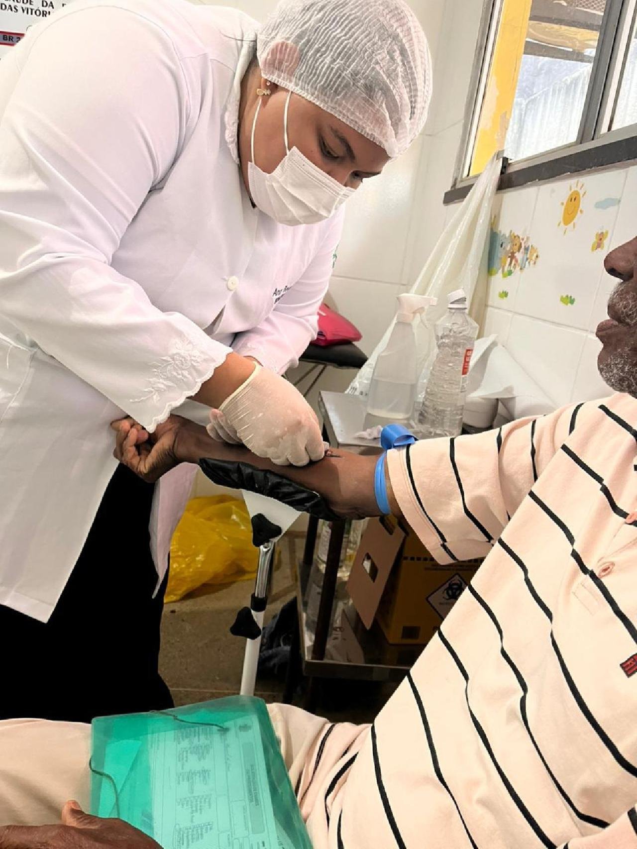 NOVO SISTEMA DE COLETA DE EXAMES LABORATORIAIS É IMPLANTADO EM ILHÉUS PARA REDUZIR FILAS NA REGULAÇÃO NOVO SISTEMA DE COLETA DE EXAMES LABORATORIAIS É IMPLANTADO EM ILHÉUS PARA REDUZIR FILAS NA REGULAÇÃO