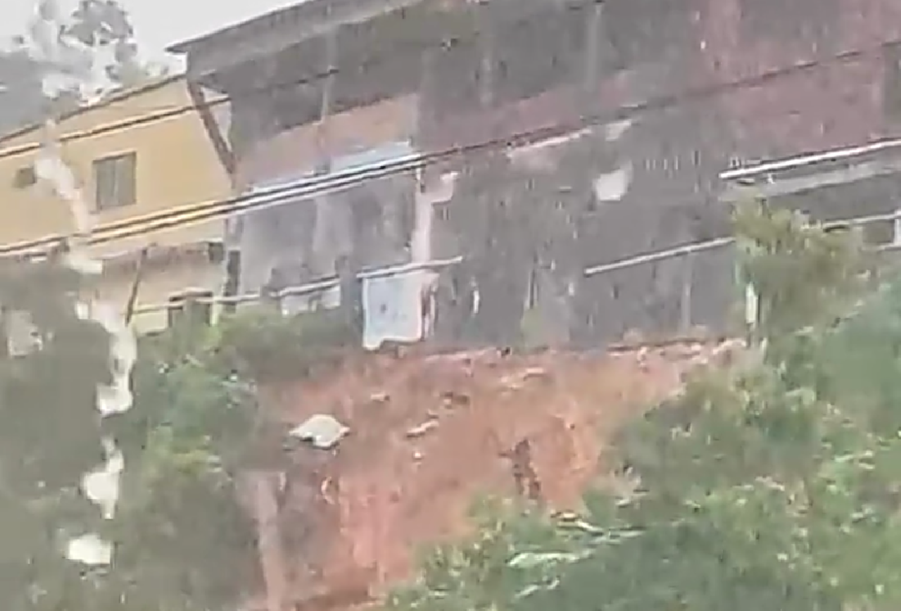 DEFESA CIVIL REGISTRA 60 MM DE CHUVA EM ILHÉUS NAS ULTIMAS SEIS HORAS DEFESA CIVIL REGISTRA 60 MM DE CHUVA EM ILHÉUS NAS ULTIMAS SEIS HORAS
