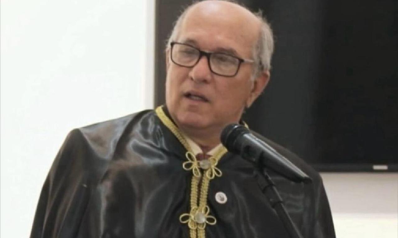 JOSÉ NAZAL TOMA POSSE NA ACADEMIA DE LETRAS EM ILHÉUS JOSÉ NAZAL TOMA POSSE NA ACADEMIA DE LETRAS EM ILHÉUS