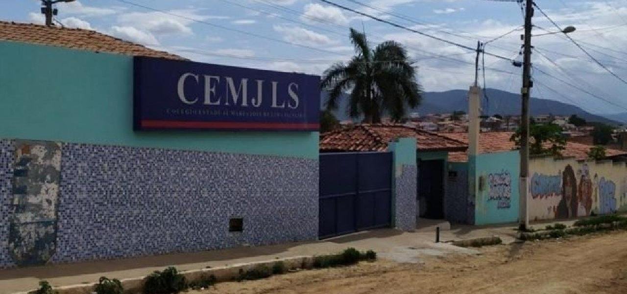 OCUPAÇÃO DE ESTUDANTES EM ESCOLA DE JEQUIÉ COMPLETA UMA SEMANA OCUPAÇÃO DE ESTUDANTES EM ESCOLA DE JEQUIÉ COMPLETA UMA SEMANA
