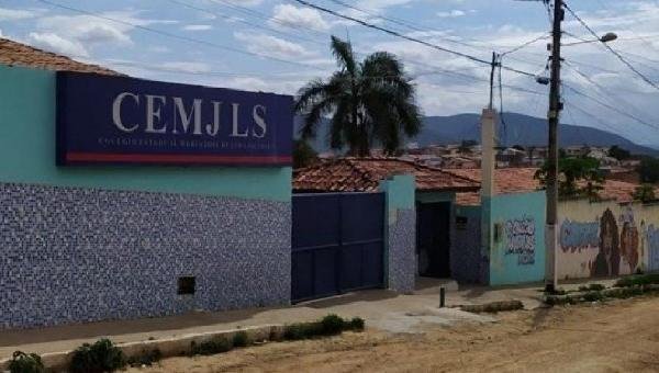 OCUPAÇÃO DE ESTUDANTES EM ESCOLA DE JEQUIÉ COMPLETA UMA SEMANA
