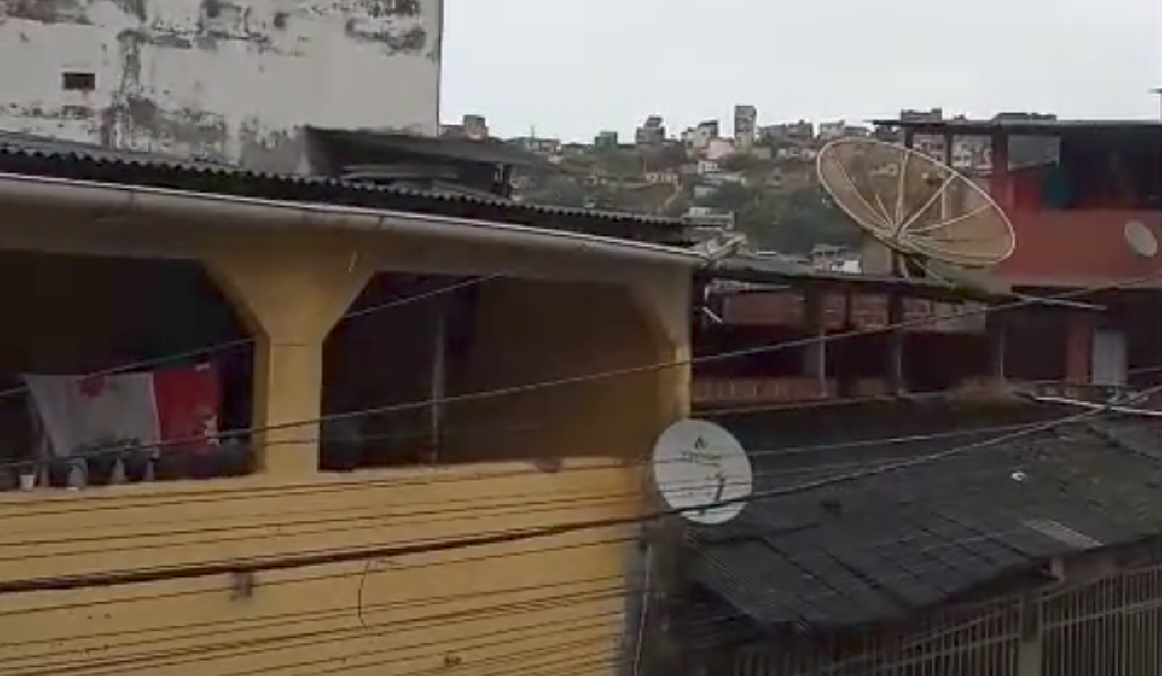 TIROTEIO ASSUSTA MORADORES NO ALTO DA TAPERA, EM ILHÉUS TIROTEIO ASSUSTA MORADORES NO ALTO DA TAPERA, EM ILHÉUS