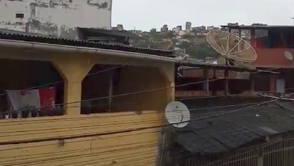 TIROTEIO ASSUSTA MORADORES NO ALTO DA TAPERA, EM ILHÉUS TIROTEIO ASSUSTA MORADORES NO ALTO DA TAPERA, EM ILHÉUS