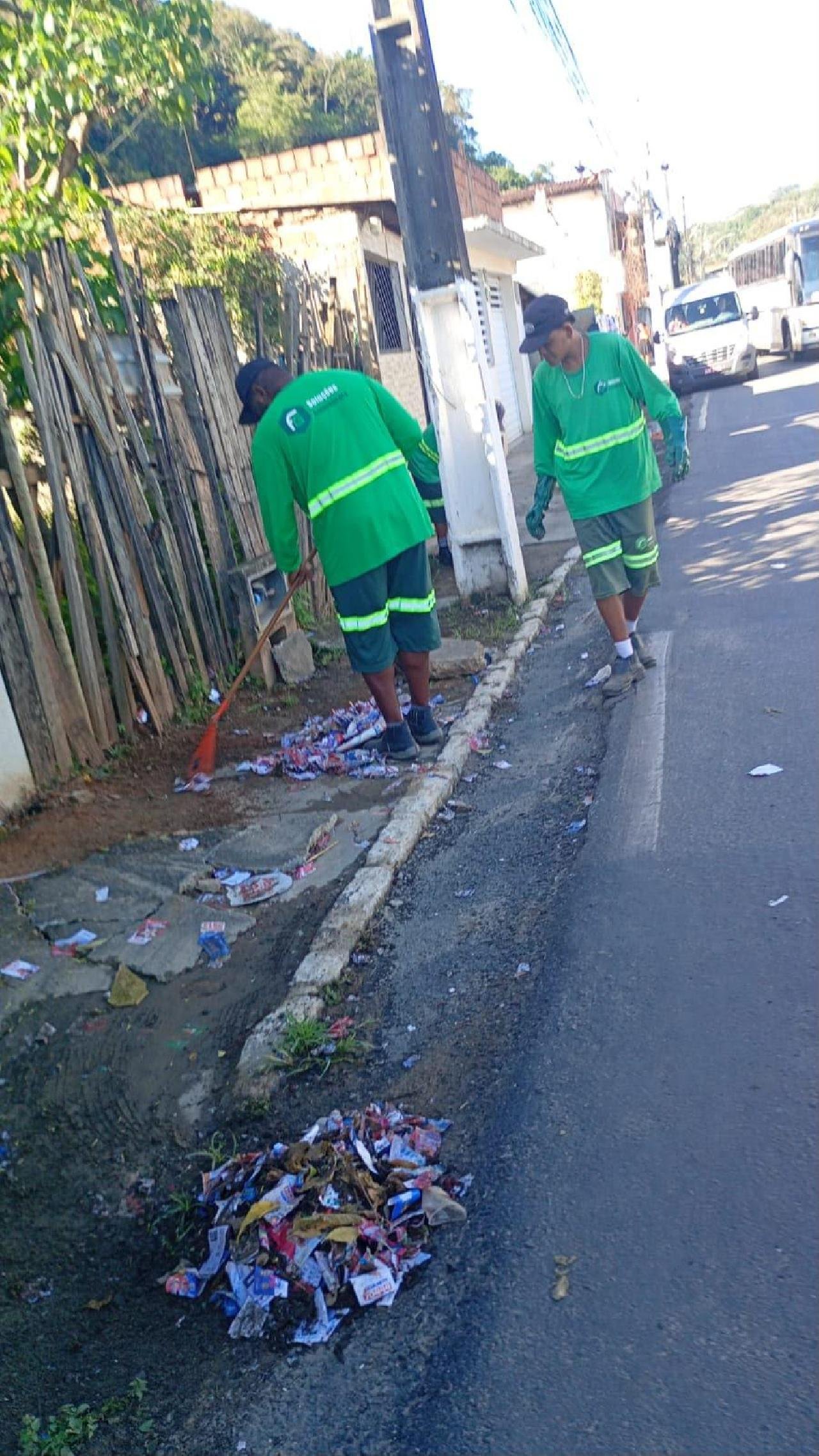 SERVIÇOS URBANOS ATUAM NA LIMPEZA DE ILHÉUS APÓS O FIM DAS ELEIÇÕES 