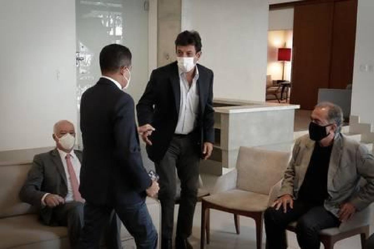 PARTIDOS DE CENTRO SE REÚNEM PARA DISCUTIR CANDIDATURA ÚNICA E DESCARTAM APOIO A LULA OU BOLSONARO PARTIDOS DE CENTRO SE REÚNEM PARA DISCUTIR CANDIDATURA ÚNICA E DESCARTAM APOIO A LULA OU BOLSONARO