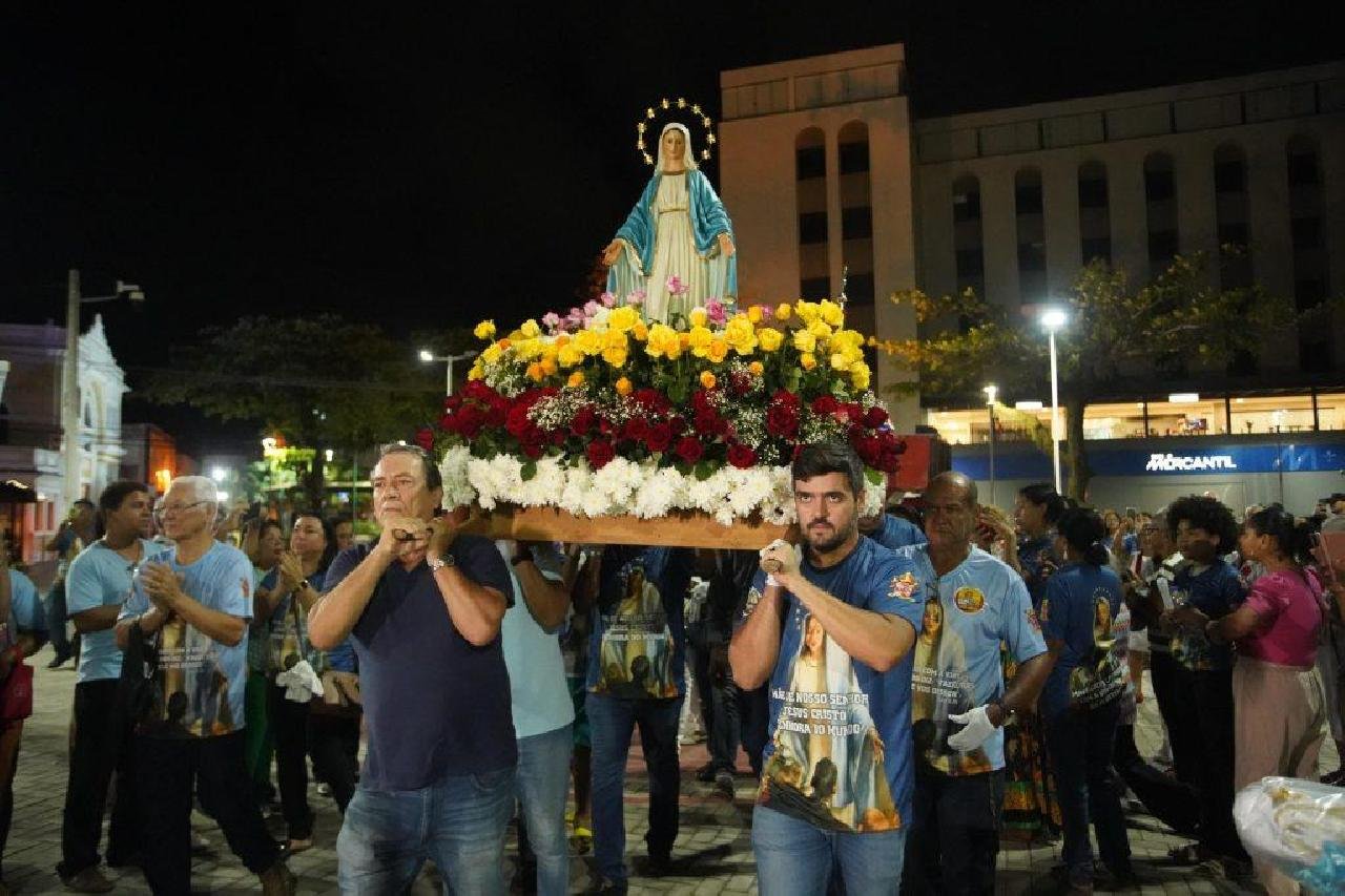 "MOMENTO SAGRADO", DIZ VALDERICO AI PARTICIPAR DA CAMINHADA COM A VIRGEM MARIA "MOMENTO SAGRADO", DIZ VALDERICO AI PARTICIPAR DA CAMINHADA COM A VIRGEM MARIA