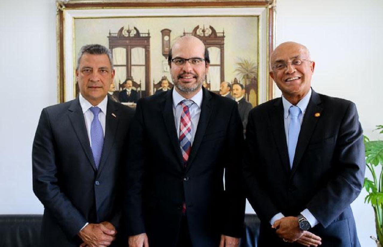TCE/BA EMPOSSA MESA DIRETORA NESTA TERÇA-FEIRA TCE/BA EMPOSSA MESA DIRETORA NESTA TERÇA-FEIRA