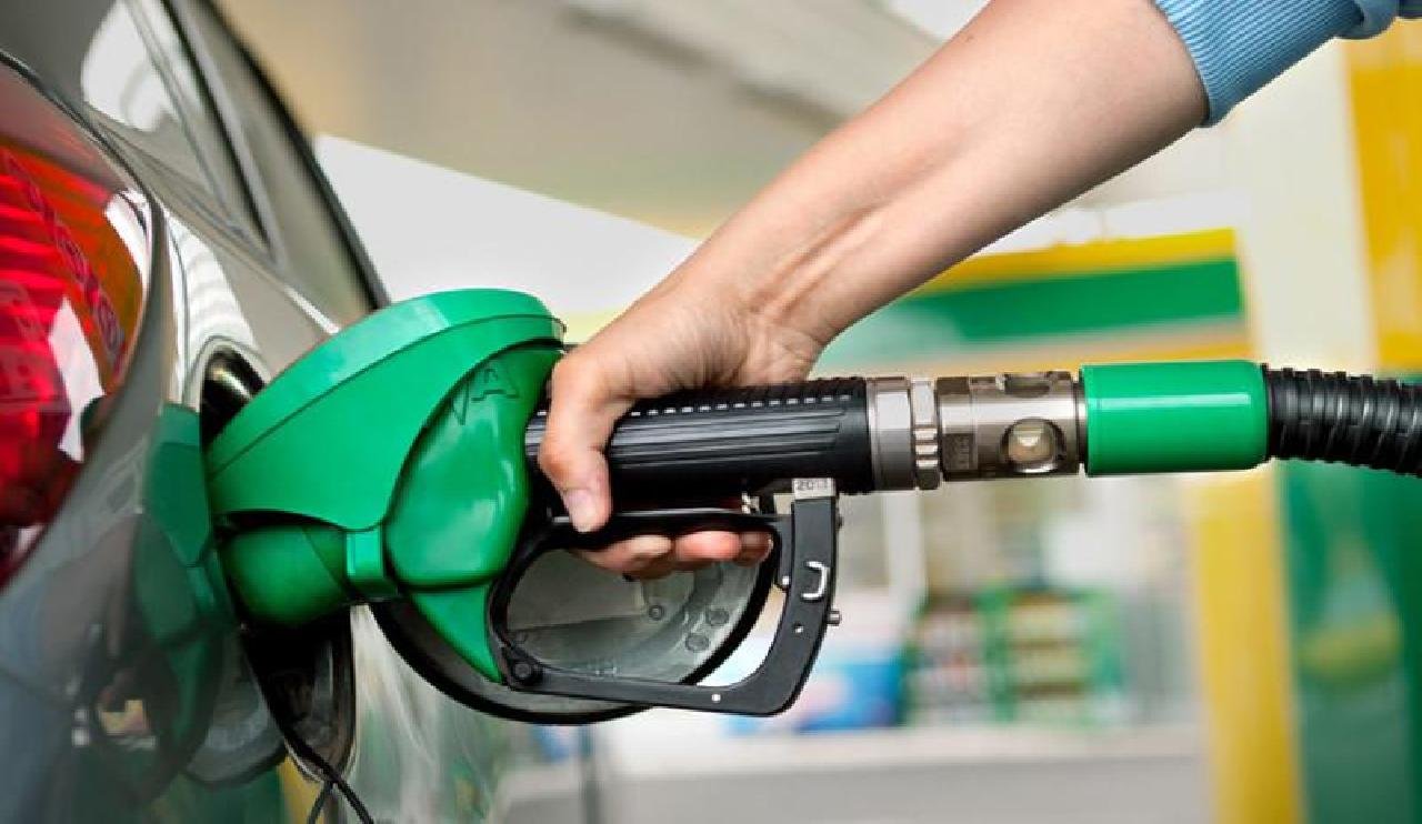 SALVADOR: GASOLINA SERÁ VENDIDA PELA METADE DO PREÇO NESTE SÁBADO SALVADOR: GASOLINA SERÁ VENDIDA PELA METADE DO PREÇO NESTE SÁBADO