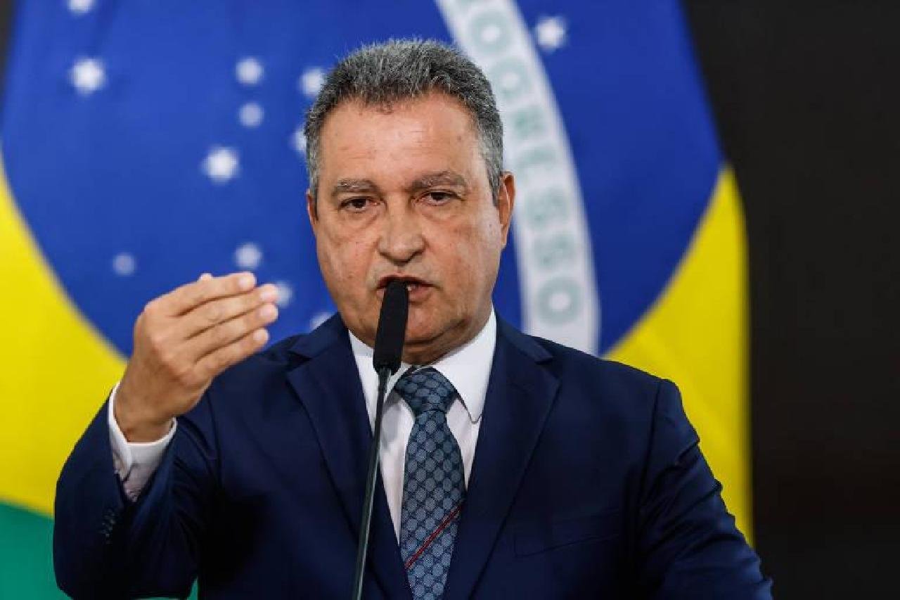 CHEFE DA CASA CIVIL, RUI COSTA DEFENDE 'DESCONTAMINAR INSTITUIÇÕES' APÓS VANDALISMO CHEFE DA CASA CIVIL, RUI COSTA DEFENDE 'DESCONTAMINAR INSTITUIÇÕES' APÓS VANDALISMO