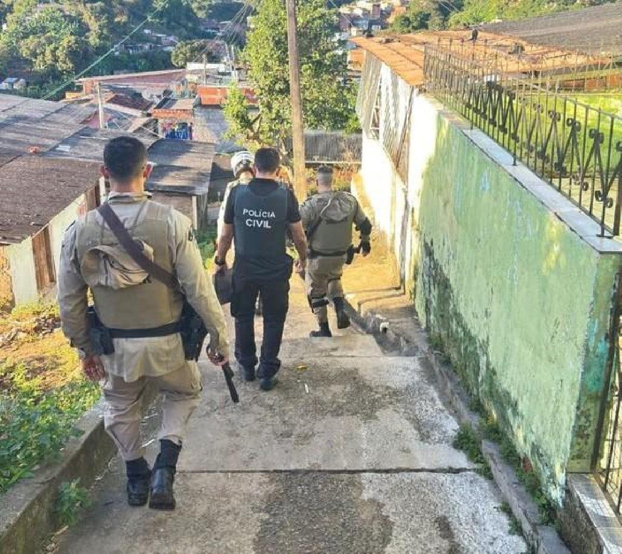 FICCO APREENDE DROGAS E EQUIPAMENTOS USADOS POR TRAFICANTES EM ILHÉUS/BA