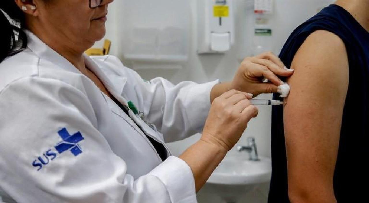 VACINAÇÃO CONTRA HPV É PRORROGADA ATÉ DEZEMBRO DE 2025 PARA ADOLESCENTES DE 15 A 19 ANOS VACINAÇÃO CONTRA HPV É PRORROGADA ATÉ DEZEMBRO DE 2025 PARA ADOLESCENTES DE 15 A 19 ANOS