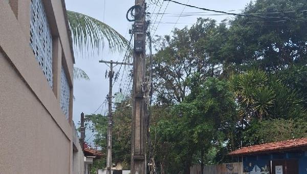 FIACÃO SOLTA PREOCUPA MORADORES NO JARDIM ATLÂNTICO, EM ILHÉUS