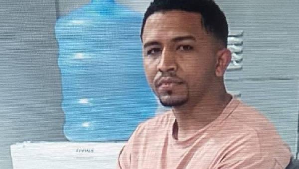 MOTORISTA DE APLICATIVO É PRESO AO TENTAR TRANSPORTAR FUZIL DE ILHÉUS PARA SALVADOR