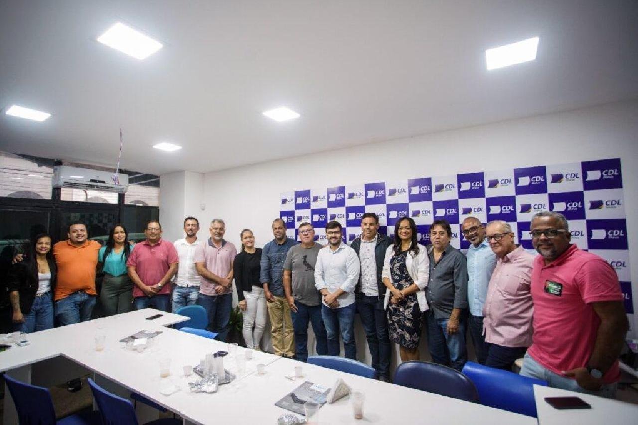 VALDERICO JR. E WANESSA GEDEON DIALOGAM COM A CDL PARA DISCUTIR DEMANDAS DO COMÉRCIO DE ILHÉUS VALDERICO JR. E WANESSA GEDEON DIALOGAM COM A CDL PARA DISCUTIR DEMANDAS DO COMÉRCIO DE ILHÉUS