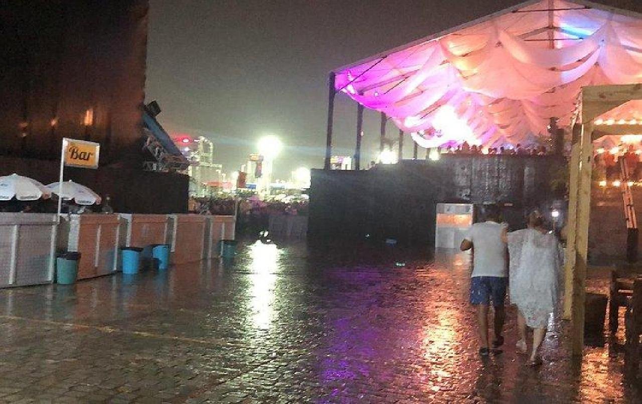 FORTE CHUVA CANCELA SHOWS DO FESTIVAL VIRADA EM SALVADOR FORTE CHUVA CANCELA SHOWS DO FESTIVAL VIRADA EM SALVADOR