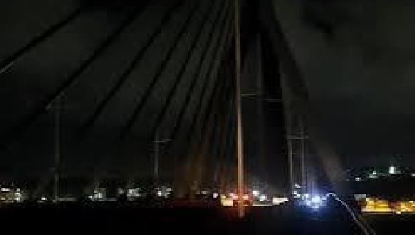 ILUMINAÇÃO DA PONTE JORGE AMADO É RESPONSABILIDADE DA PREFEITURA DE ILHÉUS, AFIRMA SEINFRA-BA