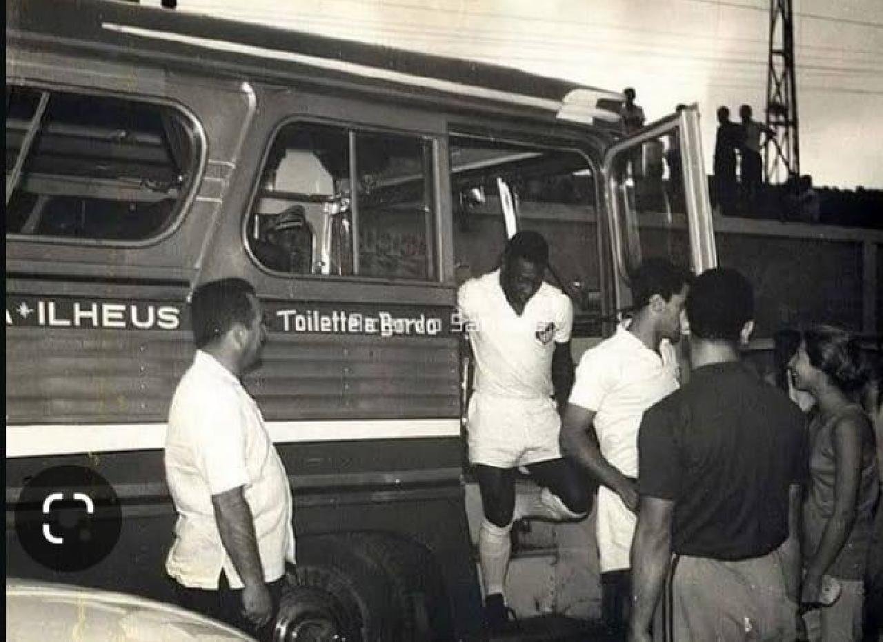 ILHEENSES RELEMBRAM JOGO DO SANTOS DE PELÉ EM ILHÉUS: "FUI ATRAÍDO PELA EUFORIA DE VER ELE JOGAR" ILHEENSES RELEMBRAM JOGO DO SANTOS DE PELÉ EM ILHÉUS: "FUI ATRAÍDO PELA EUFORIA DE VER ELE JOGAR"
