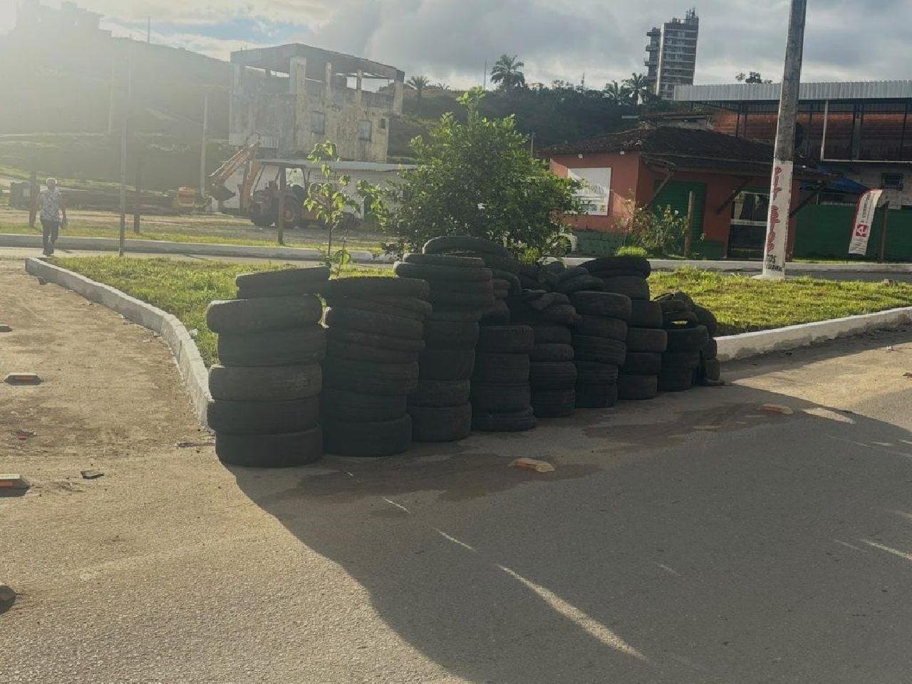 PREFEITURA DE ITABUNA REFORÇA COMBATE AO AEDES AEGYPTI COM O RECOLHIMENTO DE 500 PNEUS INSERVÍVEIS