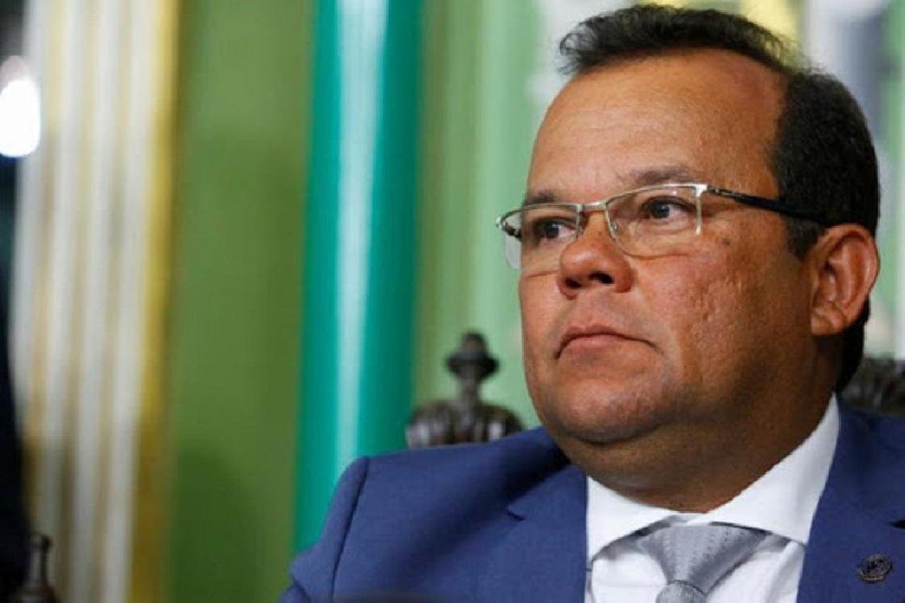 "EU VI A MORTE NA MINHA FRENTE", DIZ VICE-GOVERNADOR DA BAHIA APÓS AVIÃO PRECISAR ARREMETER EM ILHÉUS "EU VI A MORTE NA MINHA FRENTE", DIZ VICE-GOVERNADOR DA BAHIA APÓS AVIÃO PRECISAR ARREMETER EM ILHÉUS