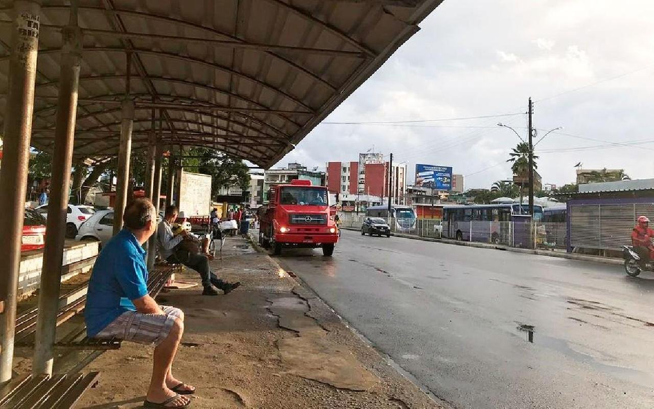 PREFEITO DE ITABUNA ASSINA CONTRATO COM EMPRESA DE ÔNIBUS PREFEITO DE ITABUNA ASSINA CONTRATO COM EMPRESA DE ÔNIBUS