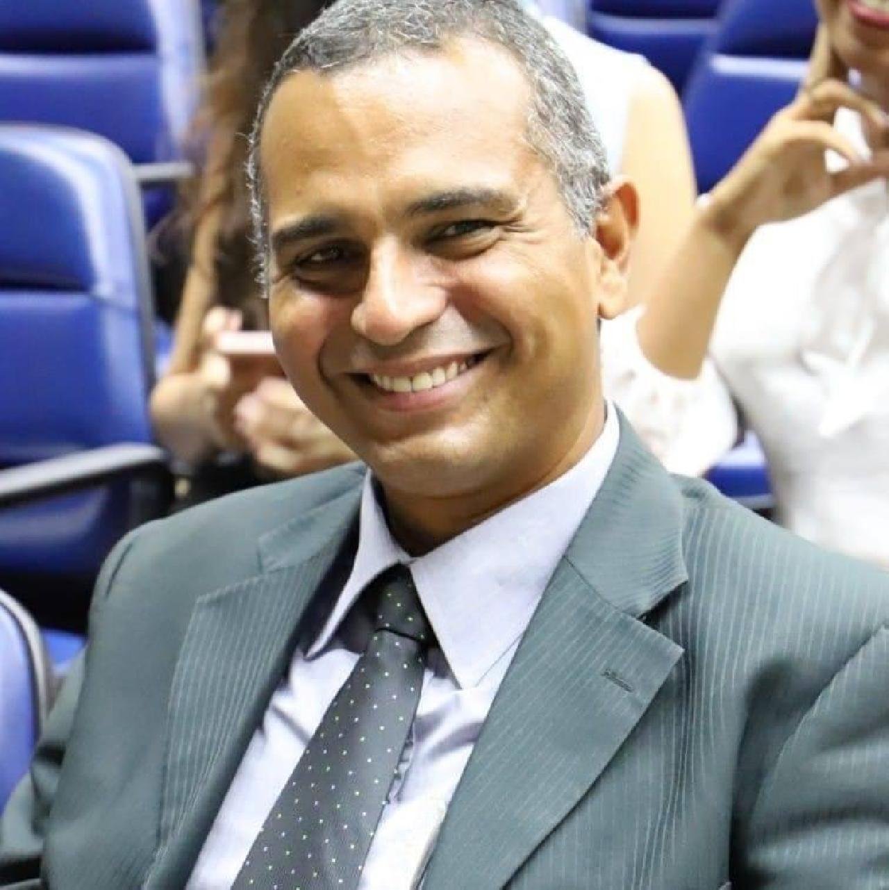 COTAS PARA ESTUDANTES REGIONAIS: “EU SOU A FAVOR”, DIZ CANDIDATO A REITOR, GUILHARDES JÚNIOR. COTAS PARA ESTUDANTES REGIONAIS: “EU SOU A FAVOR”, DIZ CANDIDATO A REITOR, GUILHARDES JÚNIOR.